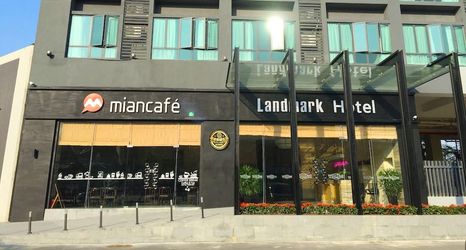 อื่นๆ 2 Landmark Hotel