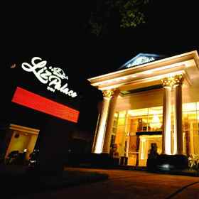 Liz Palace Inn 1, Khách sạn Juna Adrian Ganteng