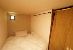 Others 2 Hostel Knot