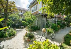 Lain-lain 2 Blooms Boutique Village