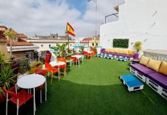 Others 5 Sevilla Kitsch Hostel Art