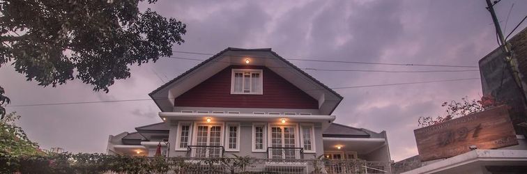 Lainnya Front One Boutique Baluran Malang