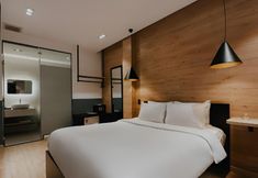 기타 4 Chill Suites