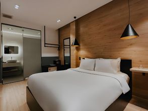 기타 4 Chill Suites