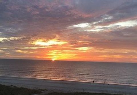 Lainnya Striking Ocean View Condo With Private Walkway To The Beach By Redawning