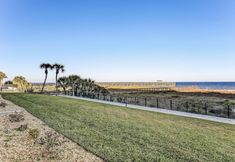 기타 4 Condo with Atlantic View from Private Patio, Short Walk to the Beach by RedAwning