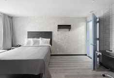 Others 7 Hotel 365 Bronx