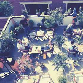 皇家金斯酒店 1, 酒店 曼塔利