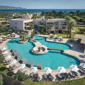 센티도 아문다 베이 1, 마노스 하치다키스 극장 호텔