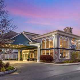 Comfort Inn & Suites 1, Hotel New York State Executive Mansion