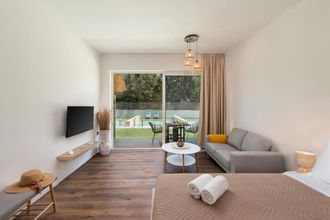 Others 4 Theros Suites