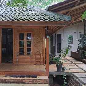 Hotel Main Pic1Juar House,PAUD KARTIKA飯店