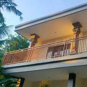 Hotel Main Pic1Karmila House，BABI GULING PANDE EGI MAIN OFFICE飯店