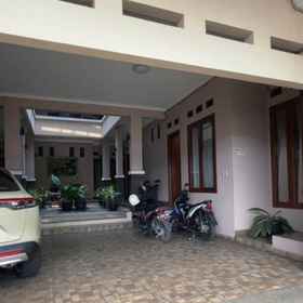 Hotel Main Pic1Hen’s GuestHouse Syariah,万隆飯店