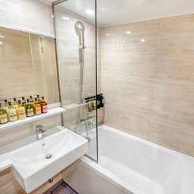 Bathroom 1 Hotel Queen Annex, Hotel Shinjuku Tourist Information Center