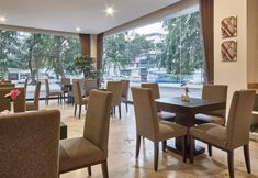 Restaurant 5 N3 Hotel Zainul Arifin