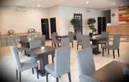 Restaurant 7 N3 Hotel Zainul Arifin