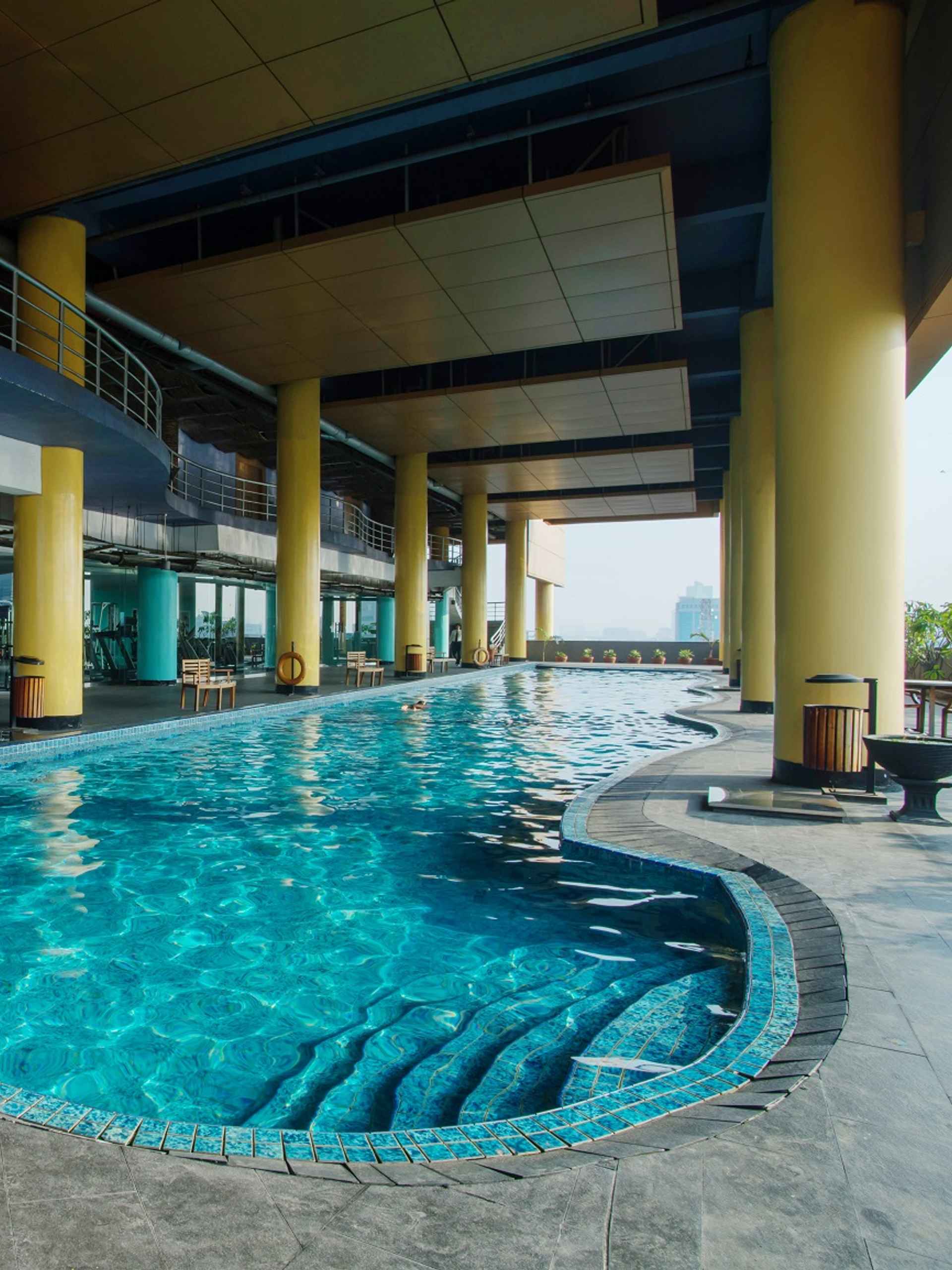 Swimming Pool Merlynn Park Hotel