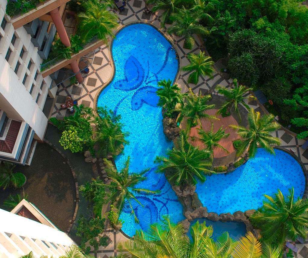 Grand Tropic Suites Hotel - Hotel dekat Central Park Mall