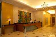 Lobi Grand Tropic Suites Hotel
