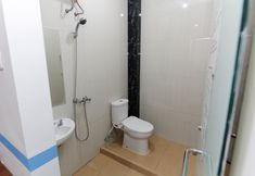 In-room Bathroom 7 Tebet Utara Suites