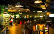 Bar, Kafe, dan Lounge 2 D'cozie Hotel by Prasanthi