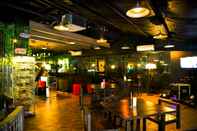 Bar, Cafe and Lounge D'cozie Hotel by Prasanthi