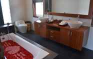 Toilet Kamar 5 Villa Lea