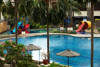 Swimming Pool 4 Hotel Santika Premiere Harapan Indah Bekasi