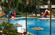 Swimming Pool 4 Hotel Santika Premiere Harapan Indah Bekasi