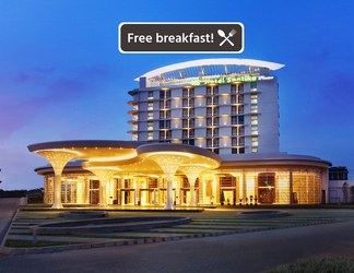 Exterior 2 Hotel Santika Premiere Harapan Indah Bekasi