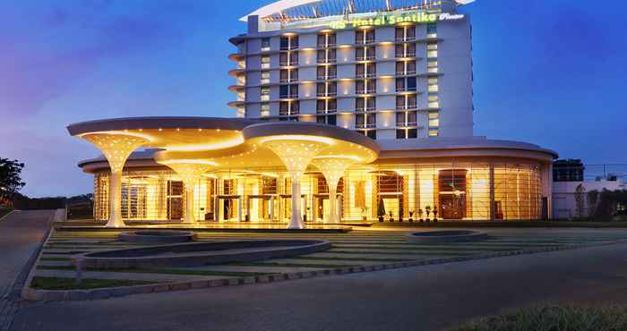 Exterior Hotel Santika Premiere Harapan Indah Bekasi