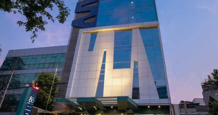 Luar Bangunan Hotel 88 Grogol Jakarta By WH