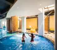 Swimming Pool 2 The Gloria Suites Grogol, Jakarta 