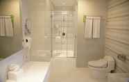 Toilet Kamar 5 Everbright Hotel Surabaya