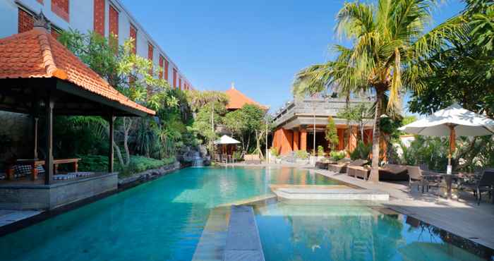 Swimming Pool Adi Dharma Hotel Legian