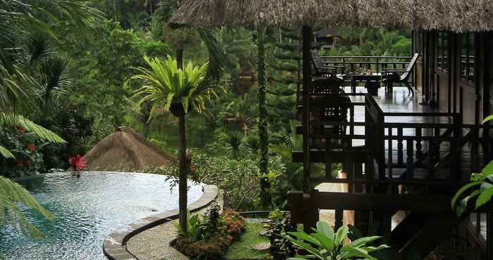 Kolam Renang Graha Moding Villas