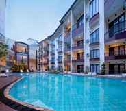 Swimming Pool 7 Palace Hotel Cipanas