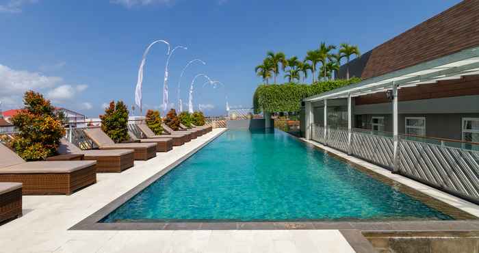 Kolam Renang PrimeBiz Hotel Kuta