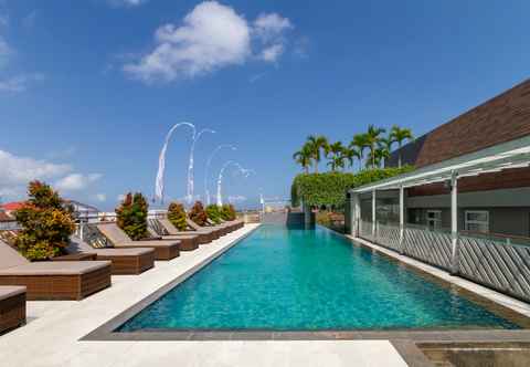 สระว่ายน้ำ PrimeBiz Hotel Kuta