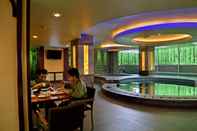 Swimming Pool Gino Feruci Kebon Jati by KAGUM Hotels