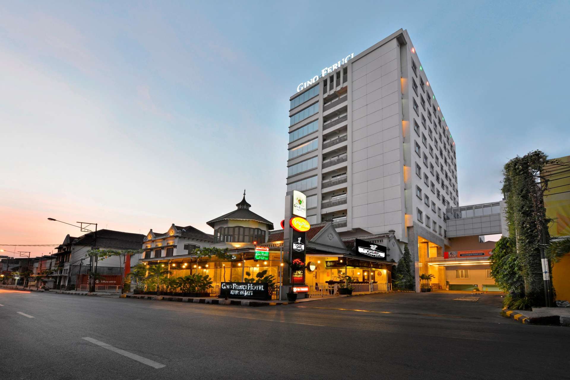 Gino Feruci Kebon Jati by KAGUM Hotels - Hotel dekat mall 23 Paskal Shopping Center
