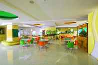 Bar, Cafe and Lounge Dewarna Hotel Sutoyo