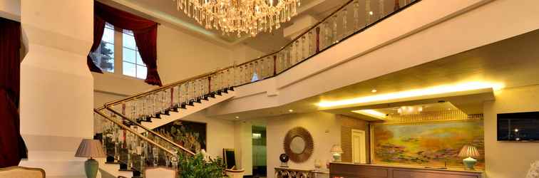 Sảnh chờ Amaroossa Royal Hotel Bogor