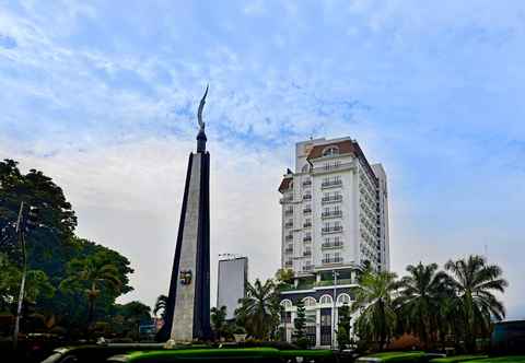 Exterior Amaroossa Royal Hotel Bogor