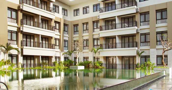 Kolam Renang Grand Kuta Hotel & Residence