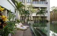 Kolam Renang 4 Grand Kuta Hotel & Residence