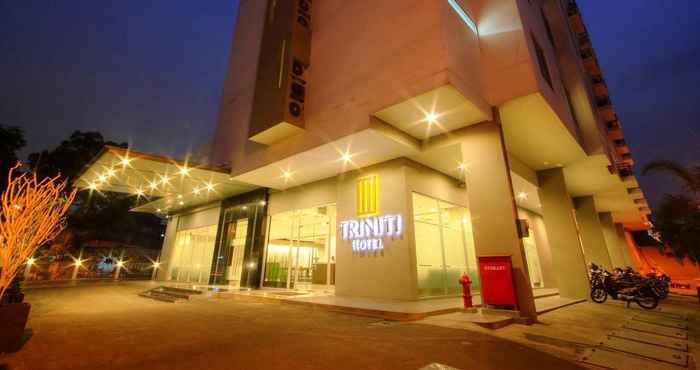 Bên ngoài Triniti Hotel Gajah Mada