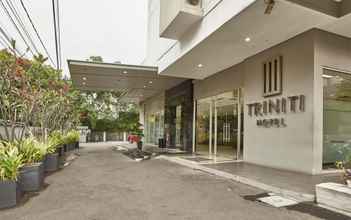 Bên ngoài 4 Triniti Hotel Gajah Mada