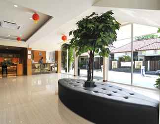 Lobby 2 Aveon Express Hotel Yogyakarta by Daphna International